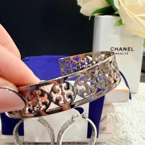 Tory Burch SET - Kinsley silver cuff bracelet & Kinsley Hoop Earrings + dust bag - Picture 4 of 12